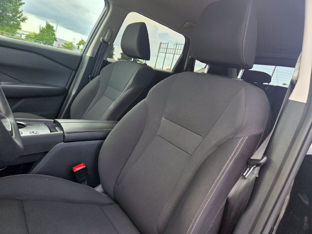 Used 2026 Nissan Rogue S FWD image 11