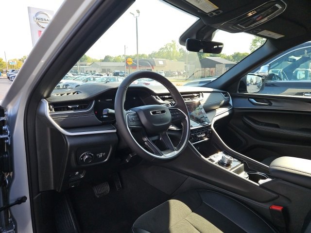 New 2025 Jeep Grand Cherokee Altitude image 26