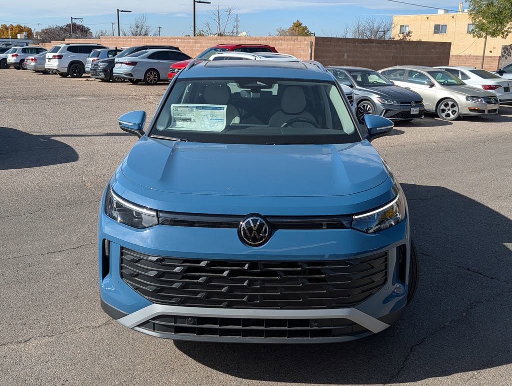 New 2025 Volkswagen Tiguan SE image 3