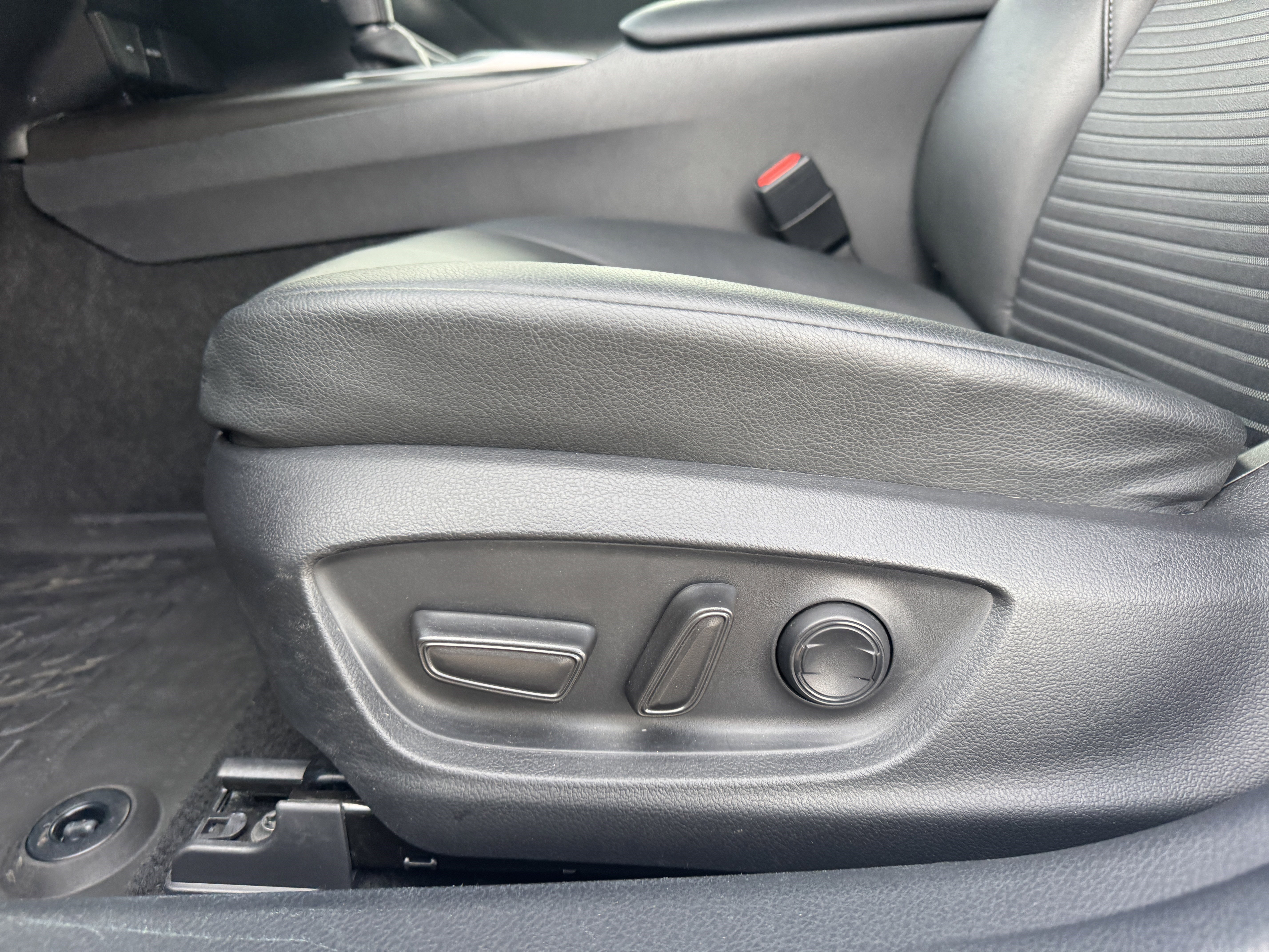 Used 2024 Toyota Camry SE image 11