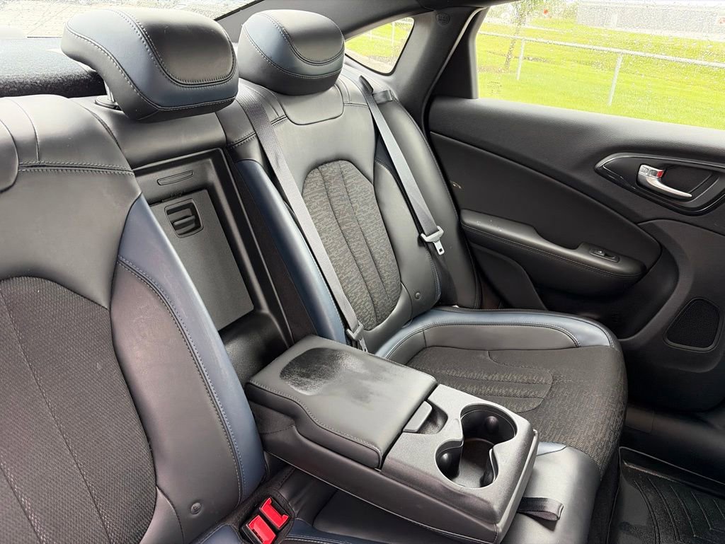 Used 2016 Chrysler 200 S FWD image 30