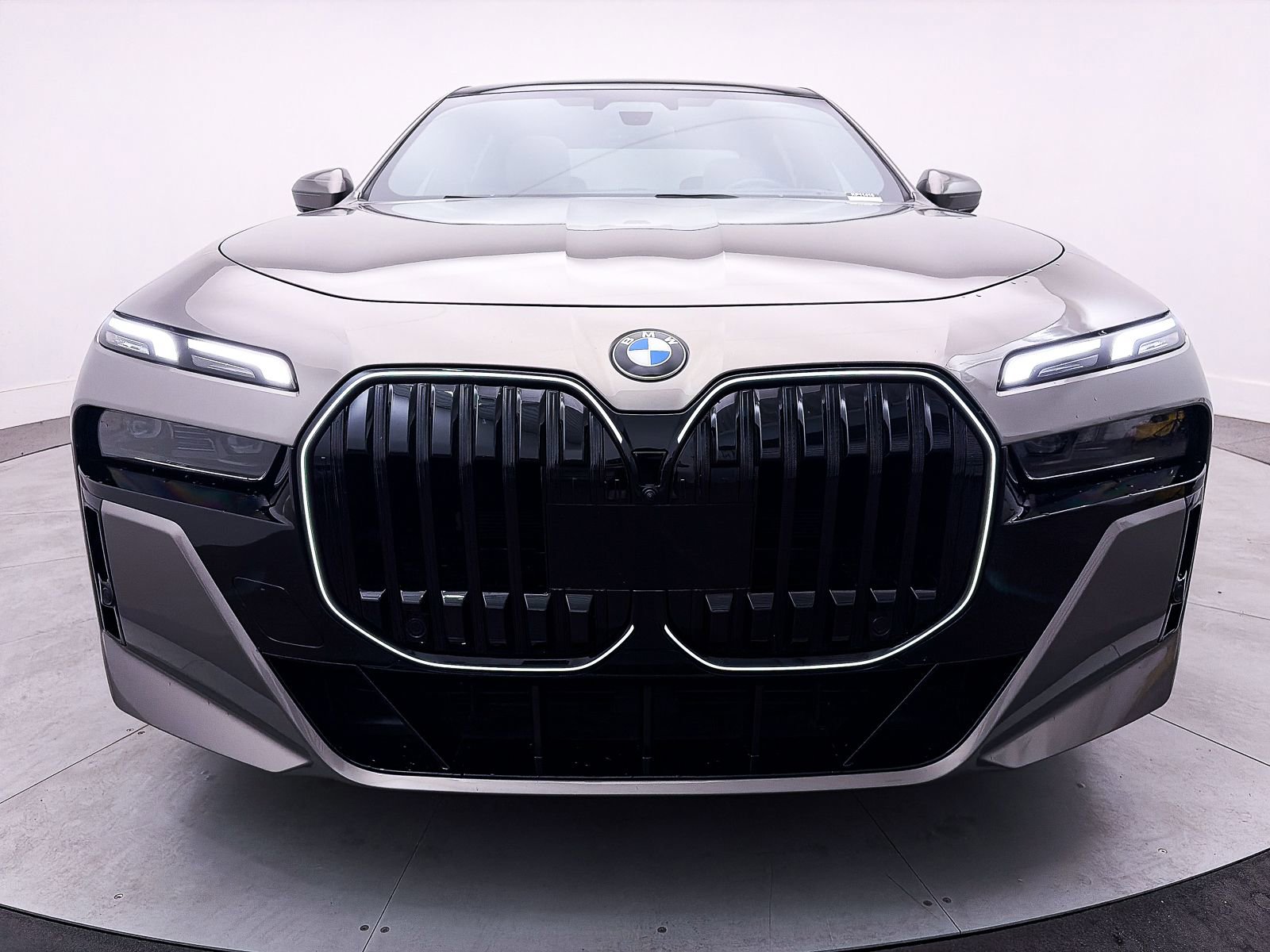 Used 2024 BMW 760i xDrive AWD/4WD image 14