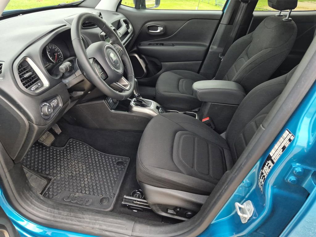 Used 2022 Jeep Renegade Latitude w/ Convenience Group AWD/4WD image 12