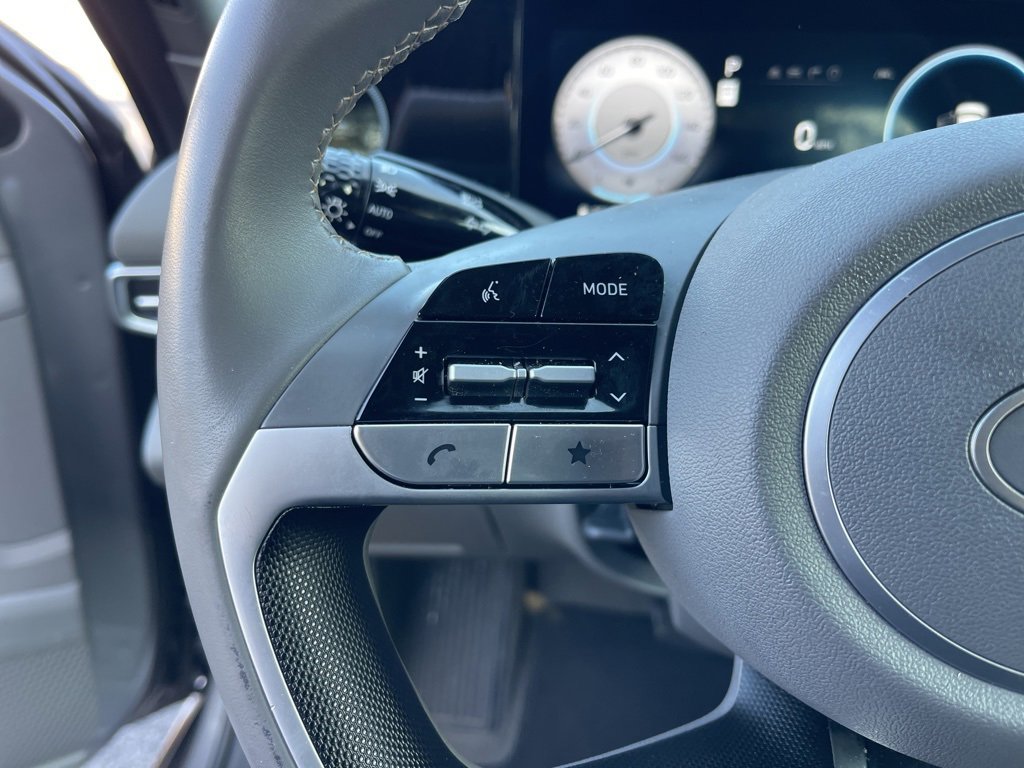 Certified 2025 Hyundai Elantra SEL w/ Cargo Package image 16