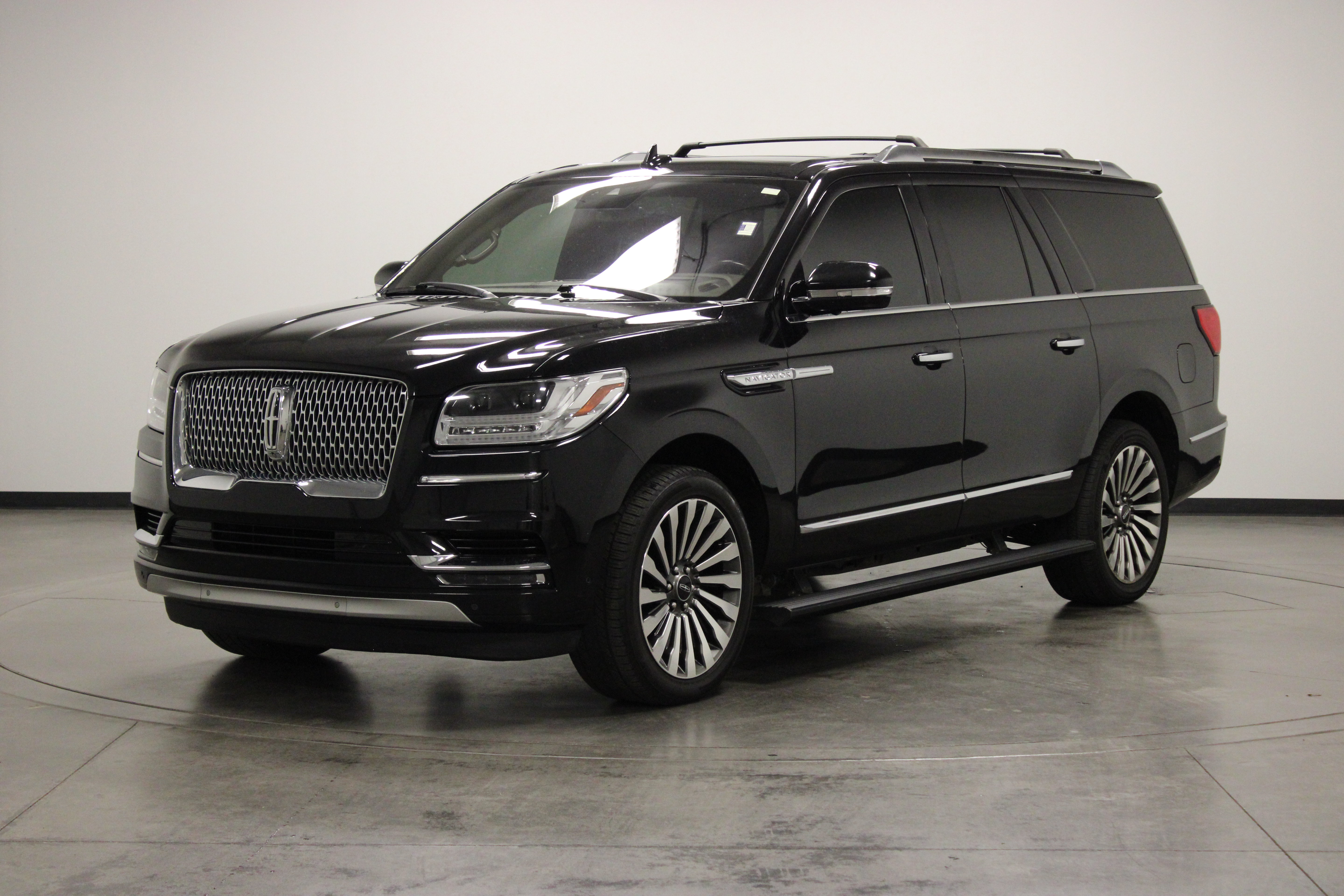 Used 2019 Lincoln Navigator L Reserve AWD/4WD image 4