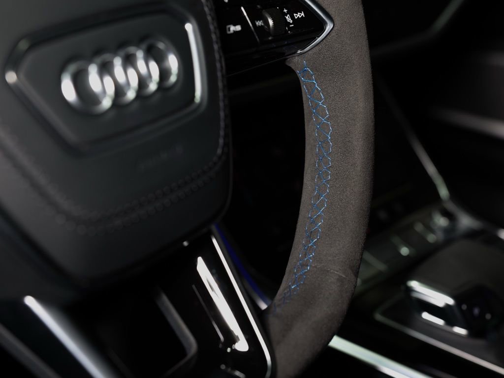 Used 2025 Audi RS 6 performance w/ Blue RS Design Package Plus image 26