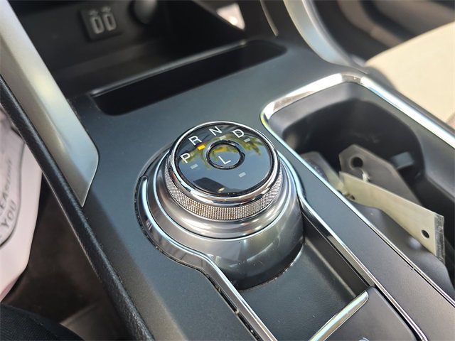 Used 2020 Ford Fusion SE image 26