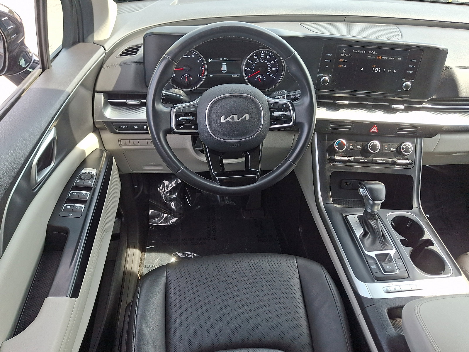 Used 2024 Kia Carnival LX FWD image 12