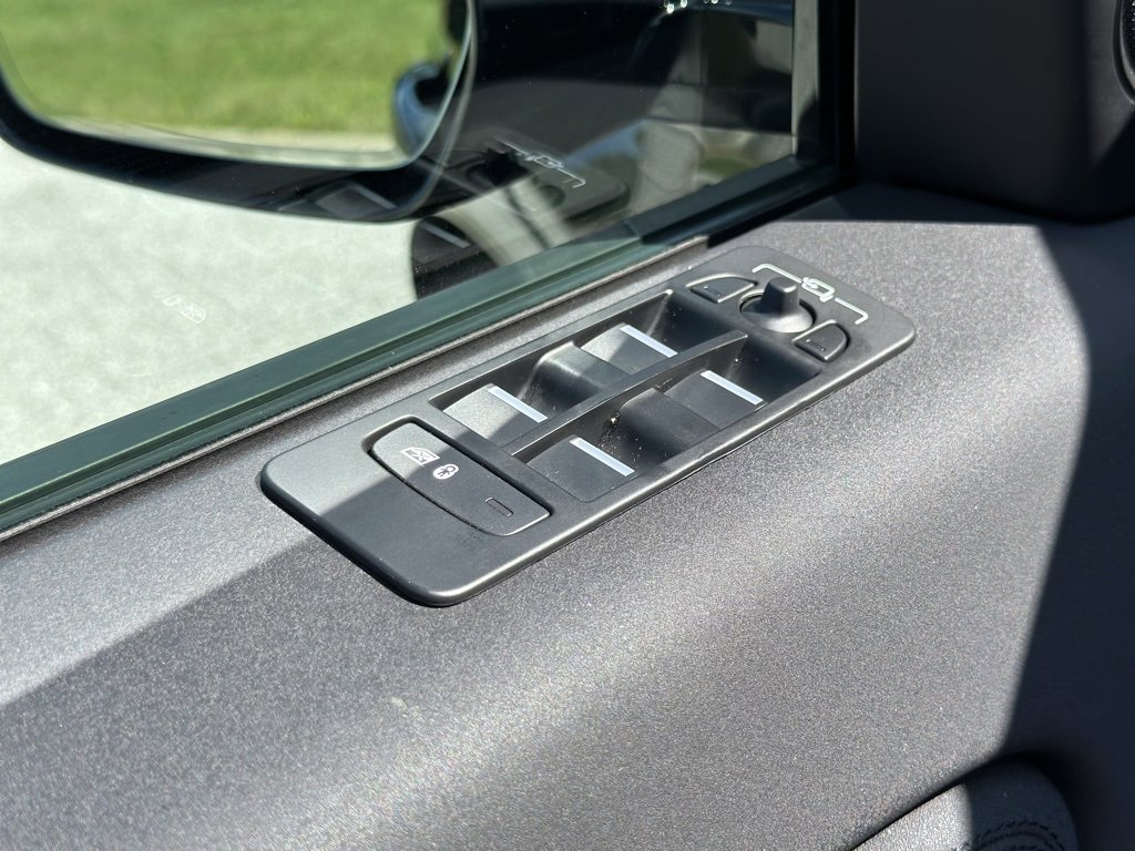 Used 2024 Land Rover Discovery Sport S image 17