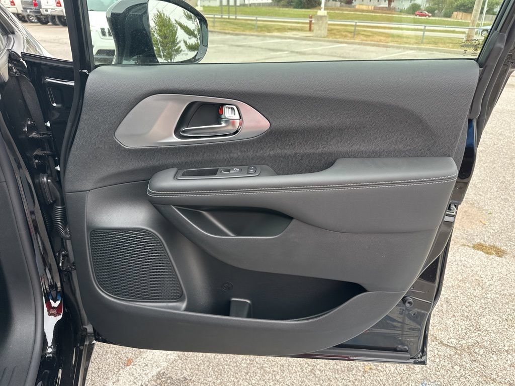 New 2026 Chrysler Pacifica Limited w/ S Appearance Package FWD image 54