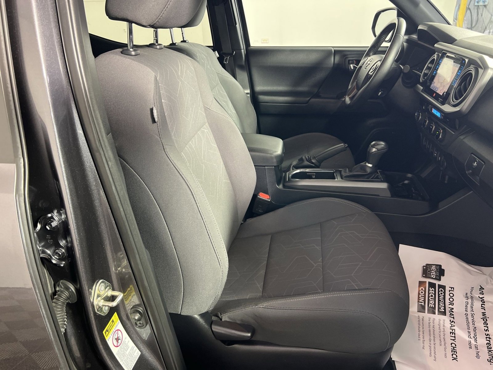 Used 2017 Toyota Tacoma TRD Sport image 27