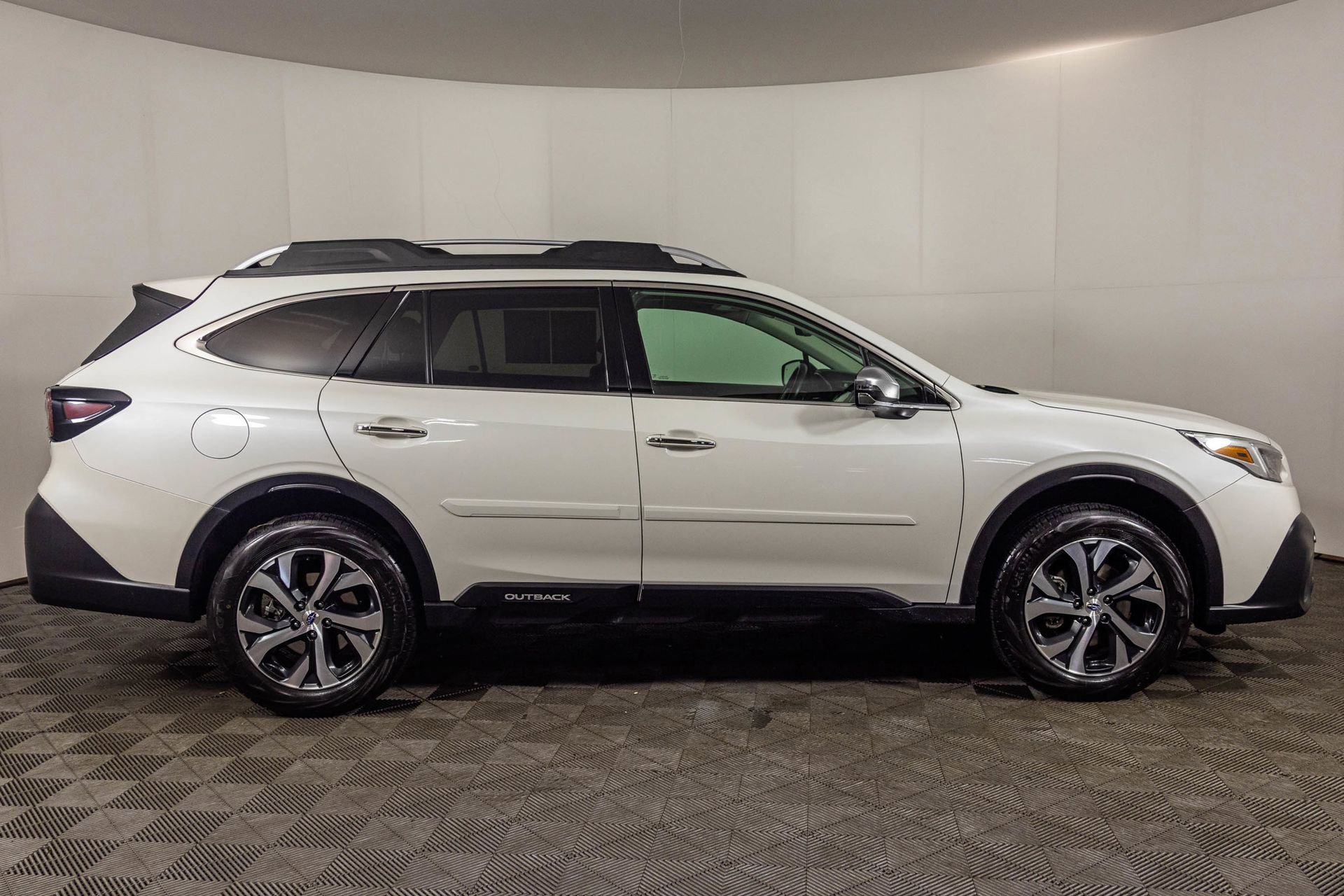 Used 2022 Subaru Outback Touring AWD/4WD image 19