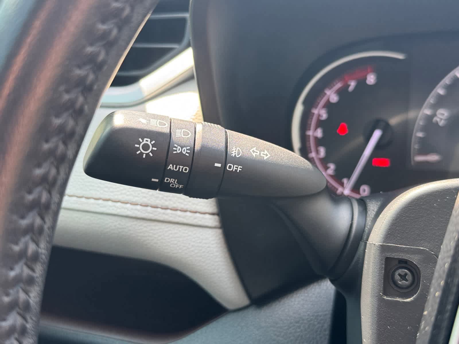 Used 2019 Toyota RAV4 Limited FWD image 21