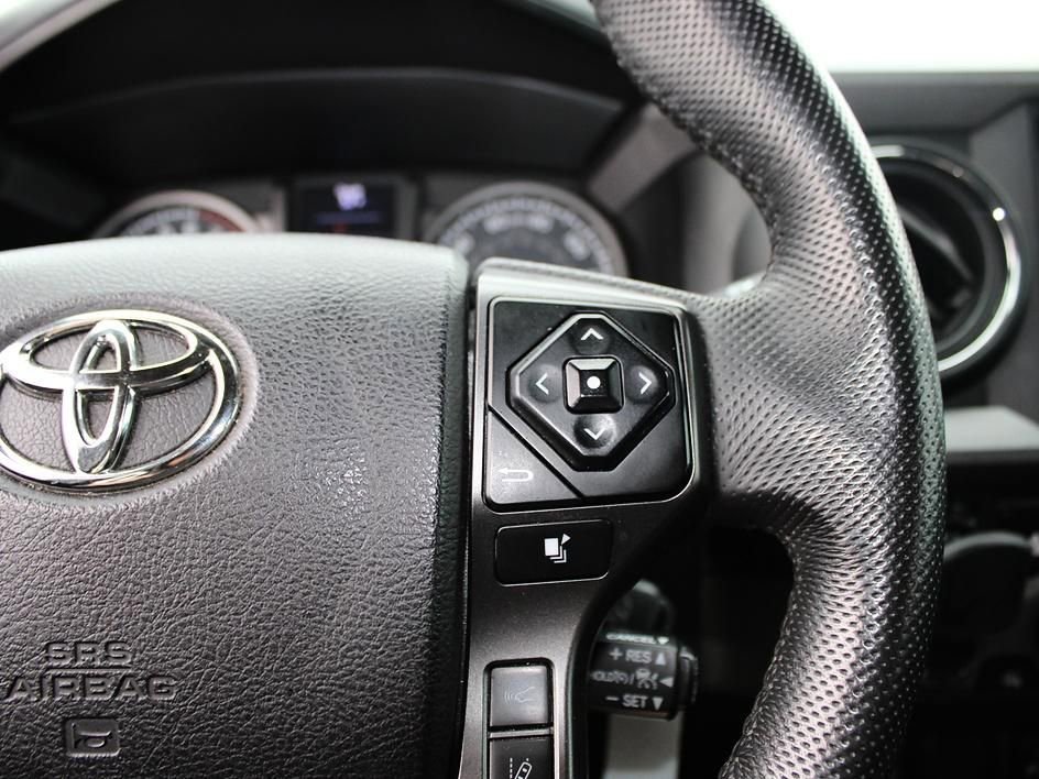 Used 2021 Toyota Tacoma TRD Off-Road w/ Technology Package AWD/4WD image 9