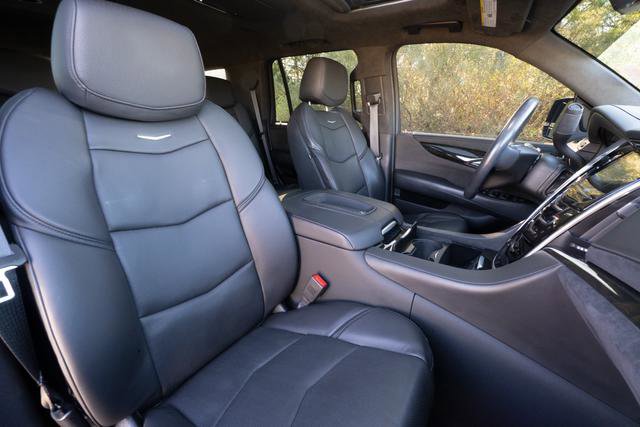 Used 2020 Cadillac Escalade Platinum image 25