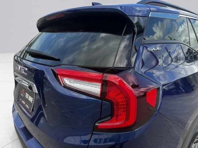 Used 2023 GMC Terrain SLE w/ Driver Convenience Package image 17