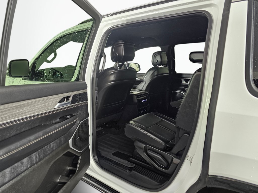 Used 2024 Jeep Wagoneer Series II AWD/4WD image 33