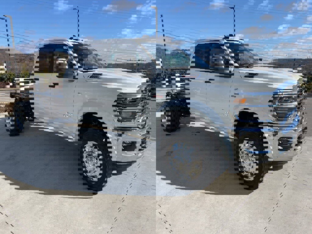 New 2026 RAM 4500 4x4 Crew Cab DRW image 28