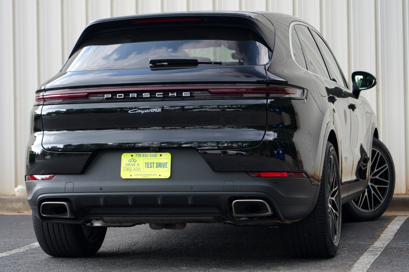Used 2024 Porsche Cayenne AWD/4WD image 5