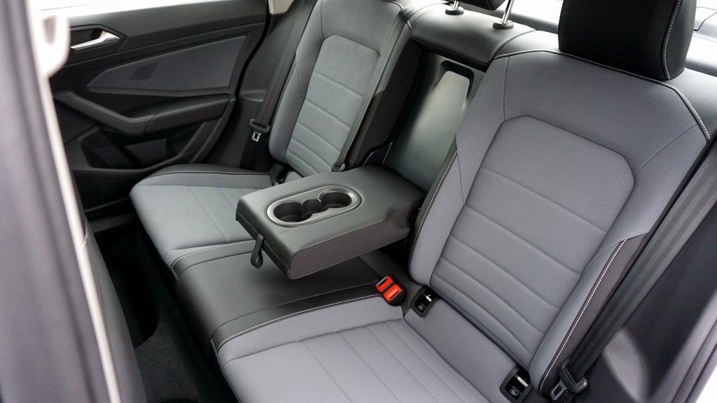 Used 2025 Volkswagen Jetta SE image 9