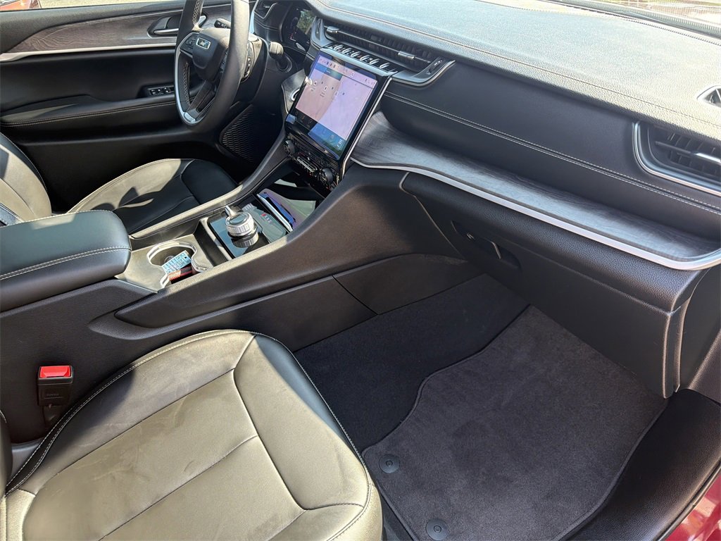 Used 2024 Jeep Grand Cherokee Limited w/ Black Appearance Package image 19