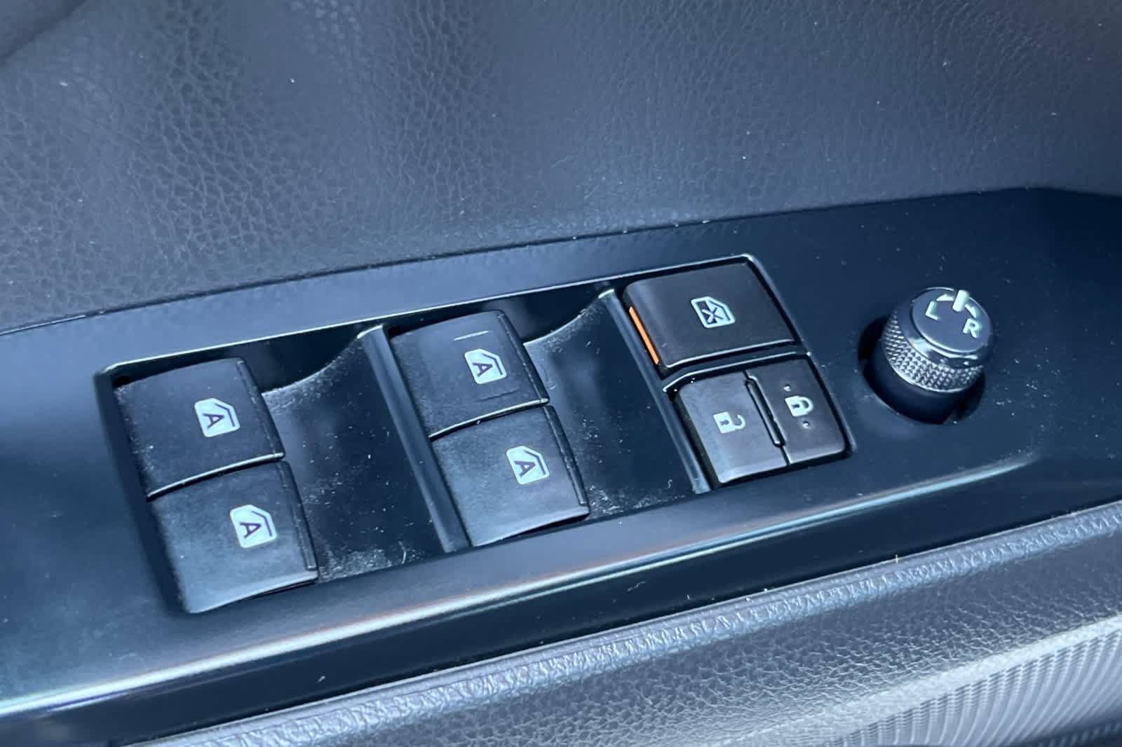 Used 2020 Toyota Camry SE w/ Carpet Mat Package FWD image 13