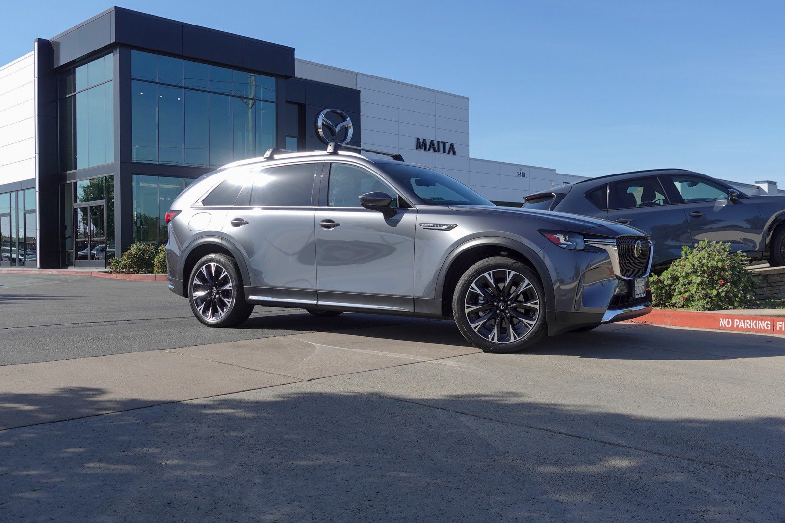 Used 2024 MAZDA CX-90 Plug-In Hybrid w/ Premium Pkg image 4