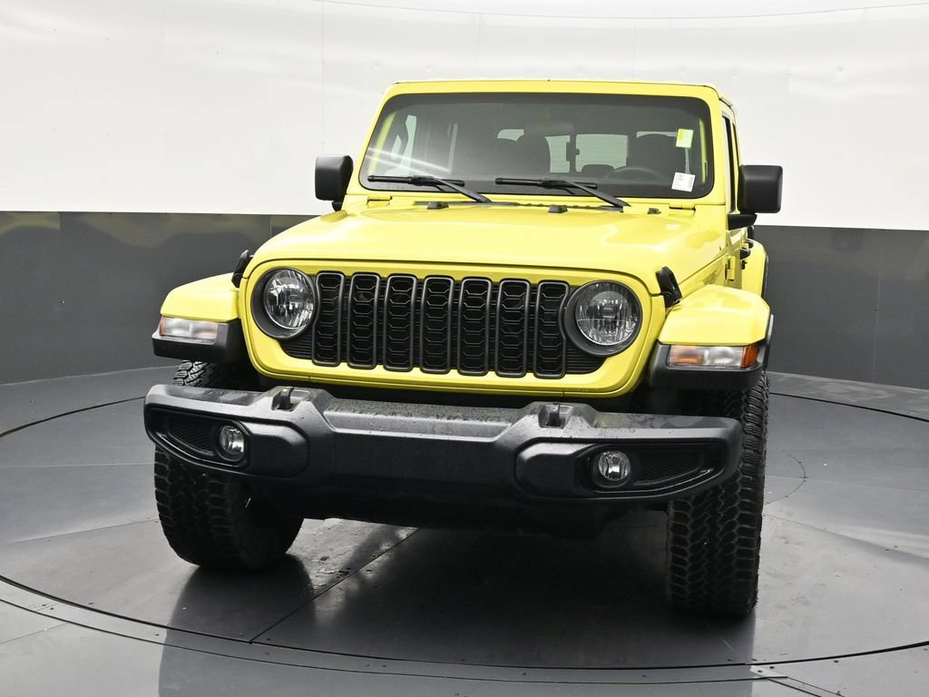 Used 2024 Jeep Gladiator Sport AWD/4WD image 9
