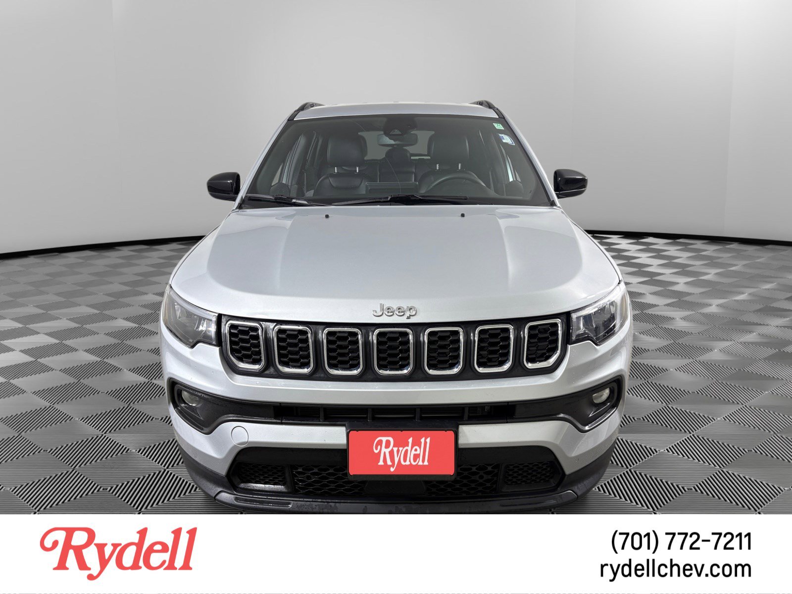 Used 2024 Jeep Compass Latitude image 8