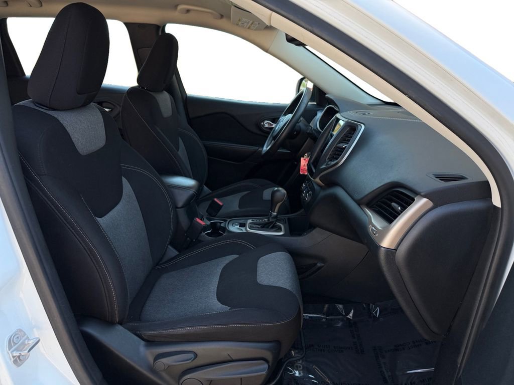 Used 2015 Jeep Cherokee Sport FWD image 17