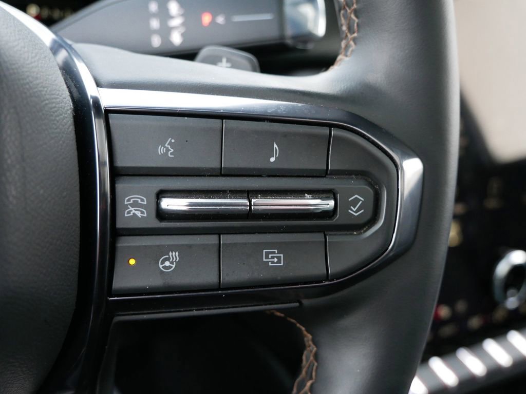 Used 2025 GMC Yukon XL AT4 image 24