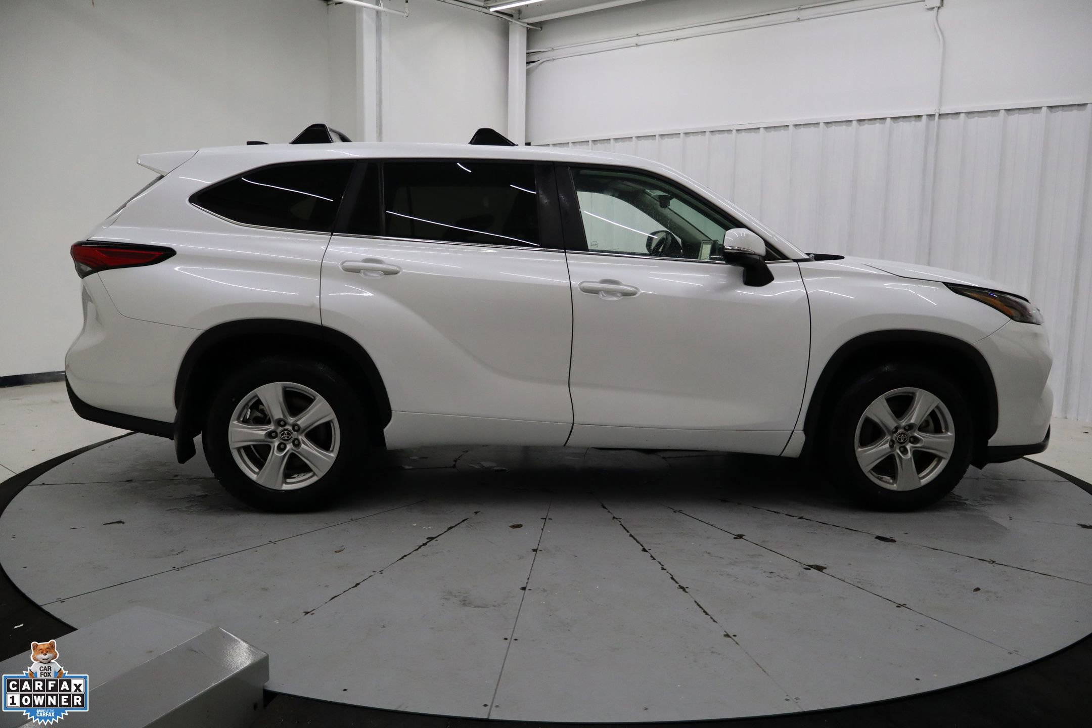 Used 2023 Toyota Highlander L image 2