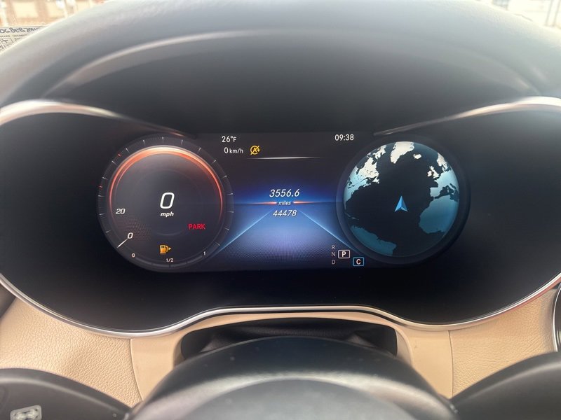 Used 2021 Mercedes-Benz GLC 300 4MATIC image 31