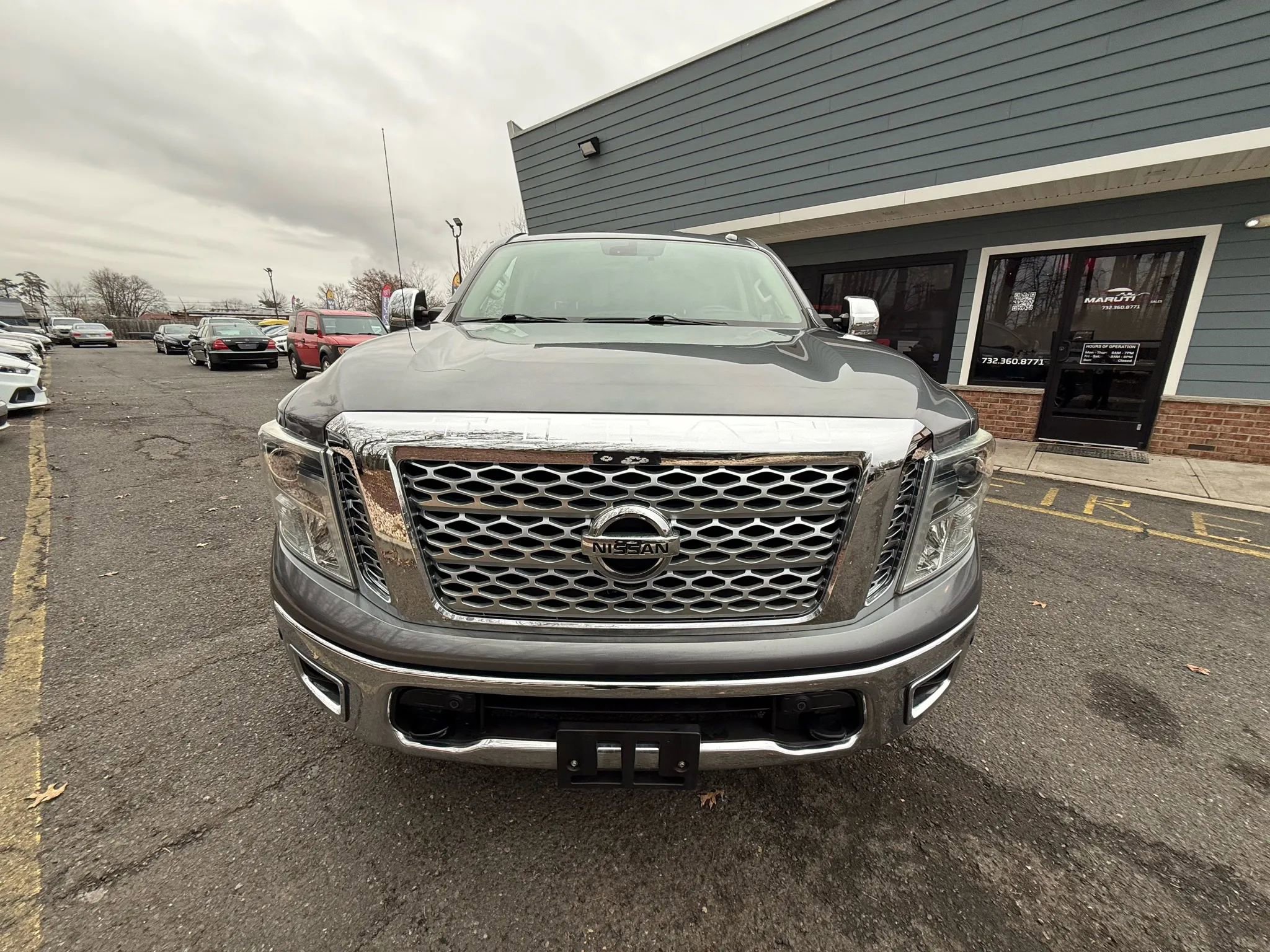 Used 2017 Nissan Titan SL image 2