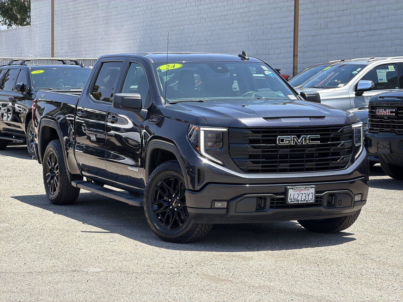 Used 2024 GMC Sierra 1500 Elevation AWD/4WD image 1