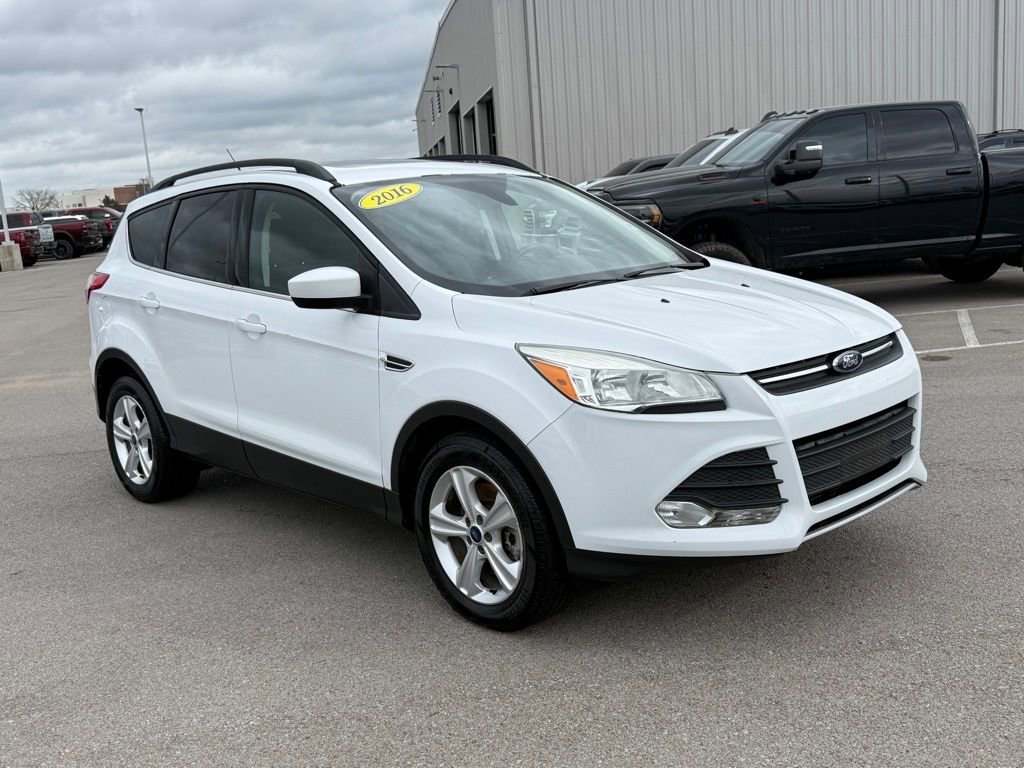 Used 2016 Ford Escape SE w/ Equipment Group 201A image 2