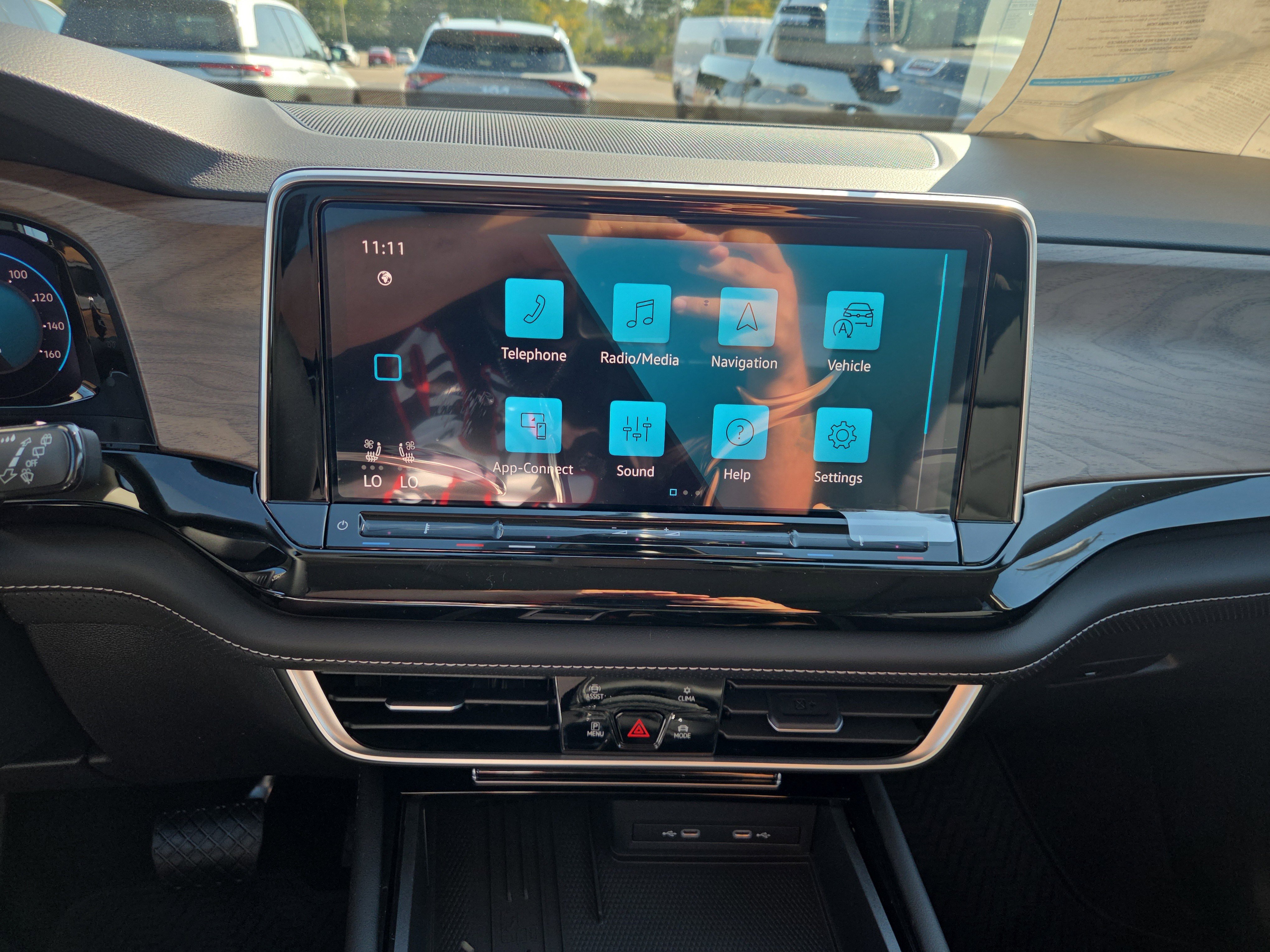 New 2026 Volkswagen Atlas SE image 11