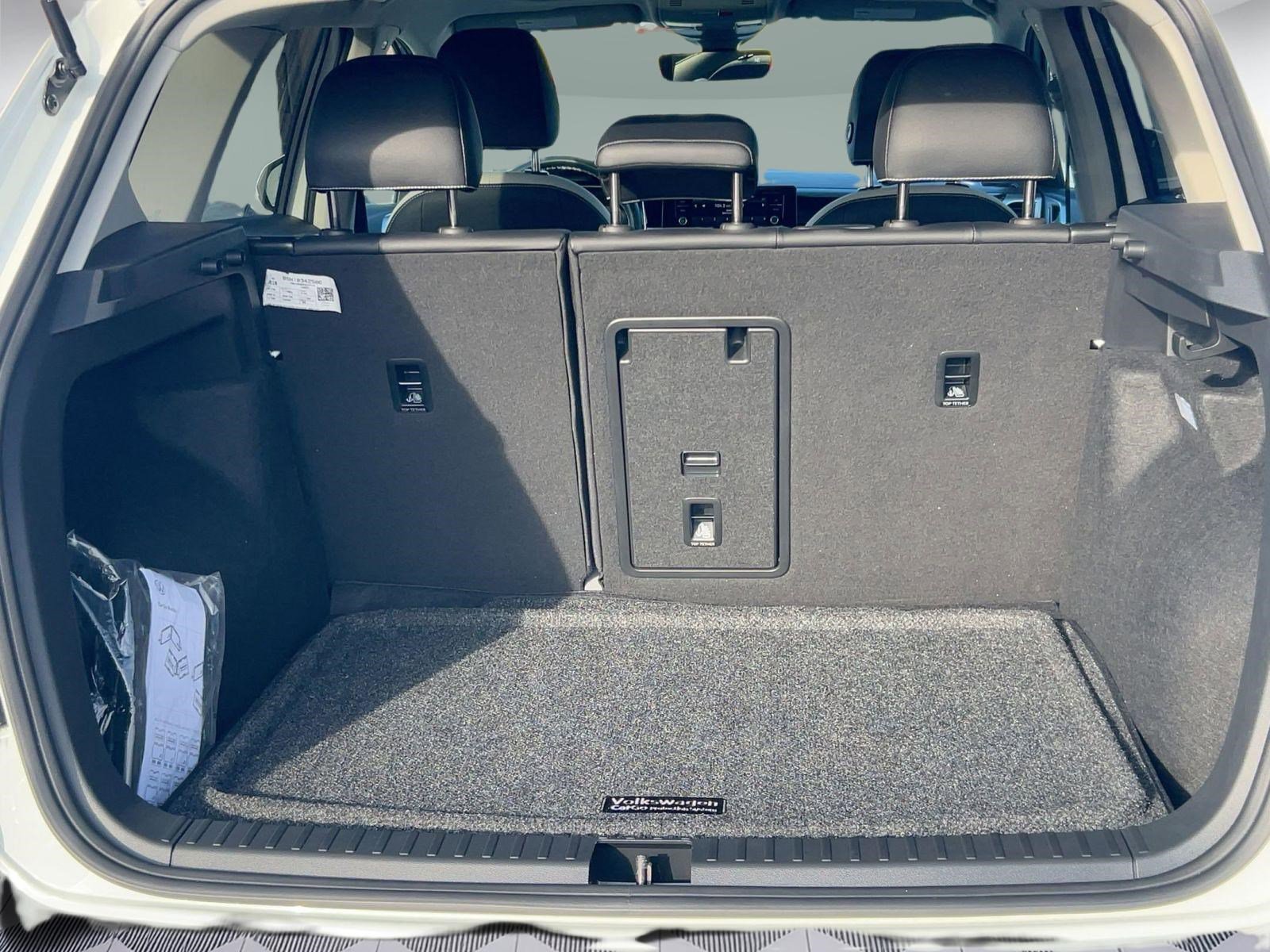 Certified 2025 Volkswagen Taos SE w/ Panoramic Sunroof Package AWD/4WD image 29