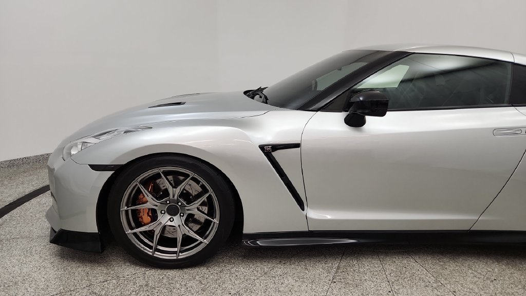 Used 2020 Nissan GT-R Premium AWD/4WD image 14