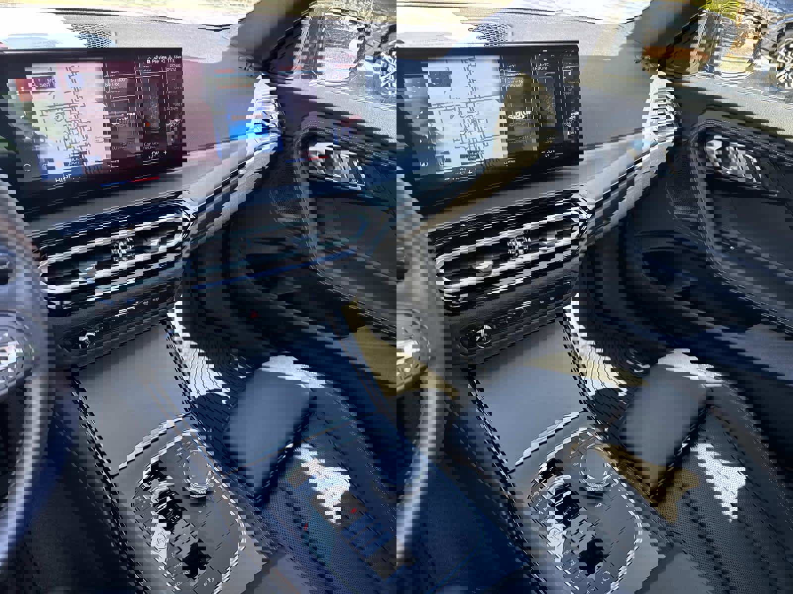 Used 2023 BMW 230i Coupe w/ Premium Package image 16