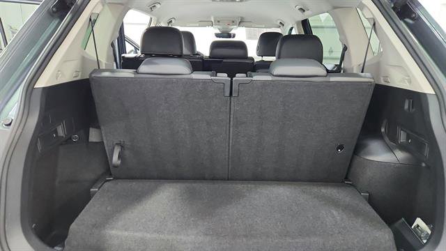 Used 2024 Volkswagen Tiguan Wolfsburg Edition image 10