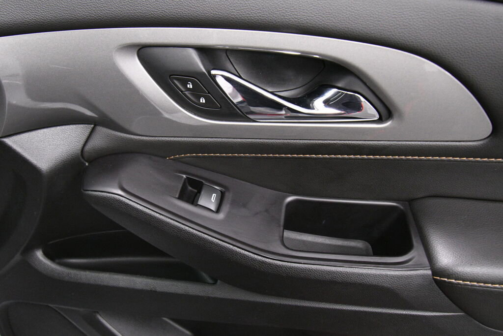 Used 2020 Chevrolet Traverse LT image 29