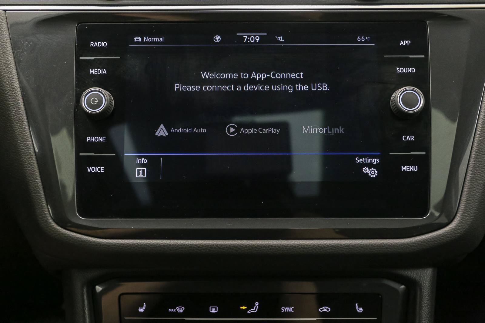 Certified 2023 Volkswagen Tiguan SE AWD/4WD image 32