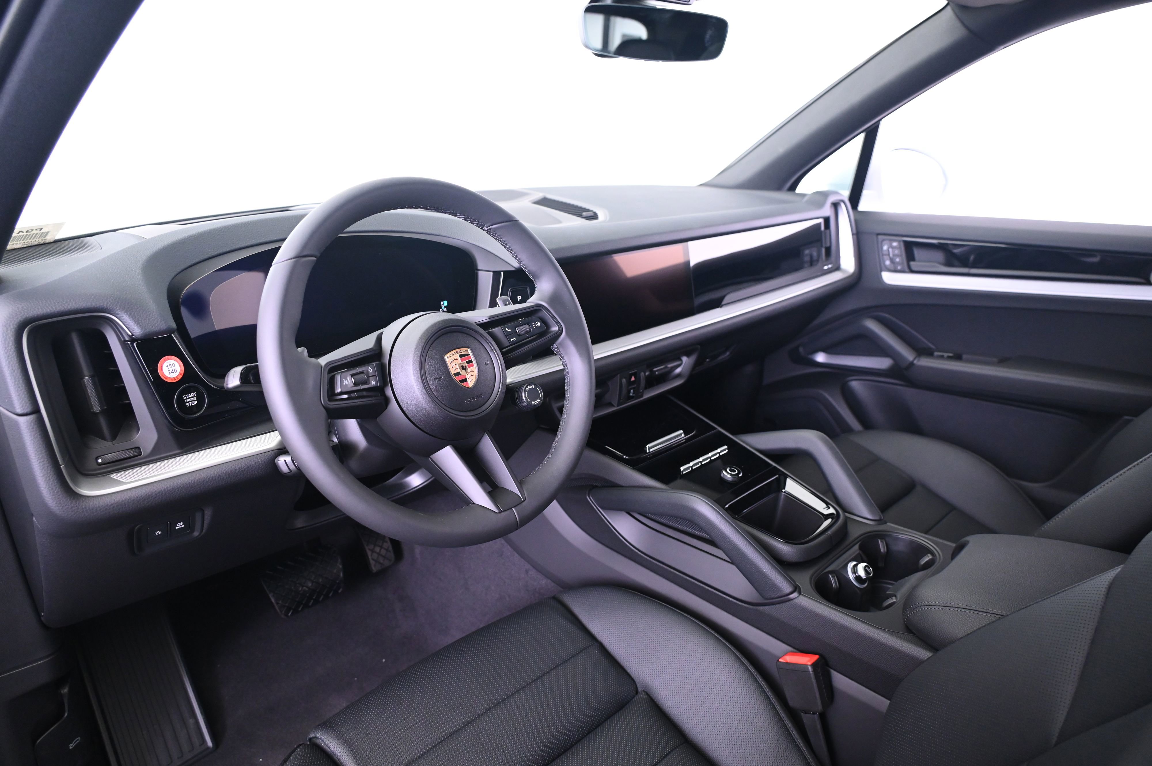 Certified 2025 Porsche Cayenne image 4