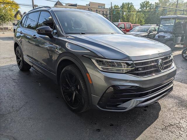 Used 2023 Volkswagen Tiguan SE R-Line AWD/4WD image 6