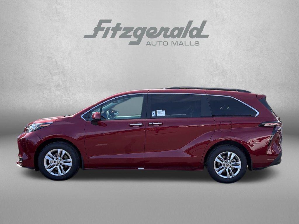 New 2026 Toyota Sienna XLE FWD image 5