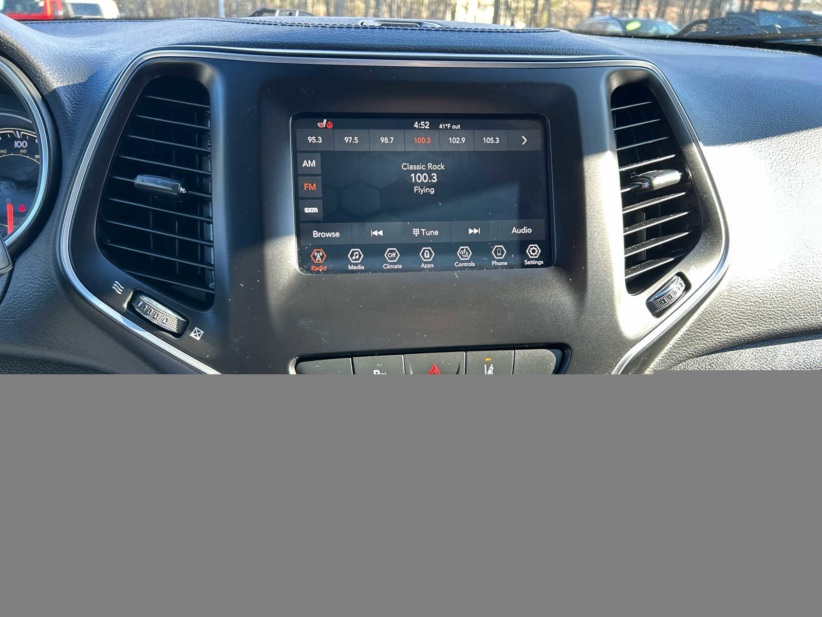 Used 2021 Jeep Cherokee Latitude Plus image 25