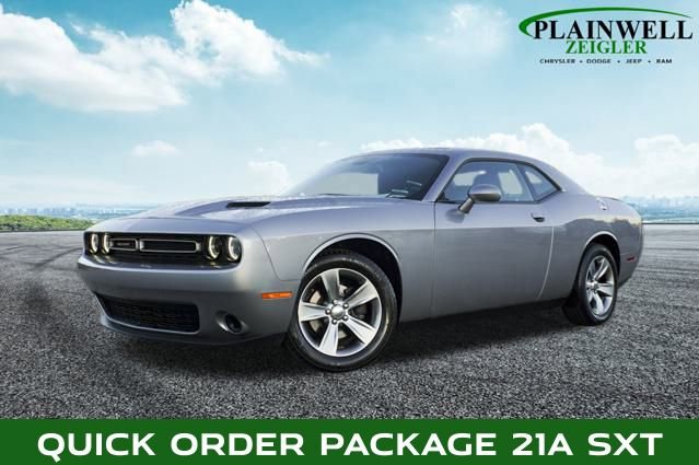 Used 2016 Dodge Challenger SXT image 1