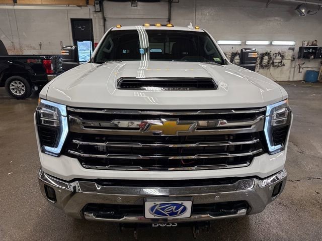 Used 2024 Chevrolet Silverado 2500 LTZ w/ LTZ Convenience Package image 2