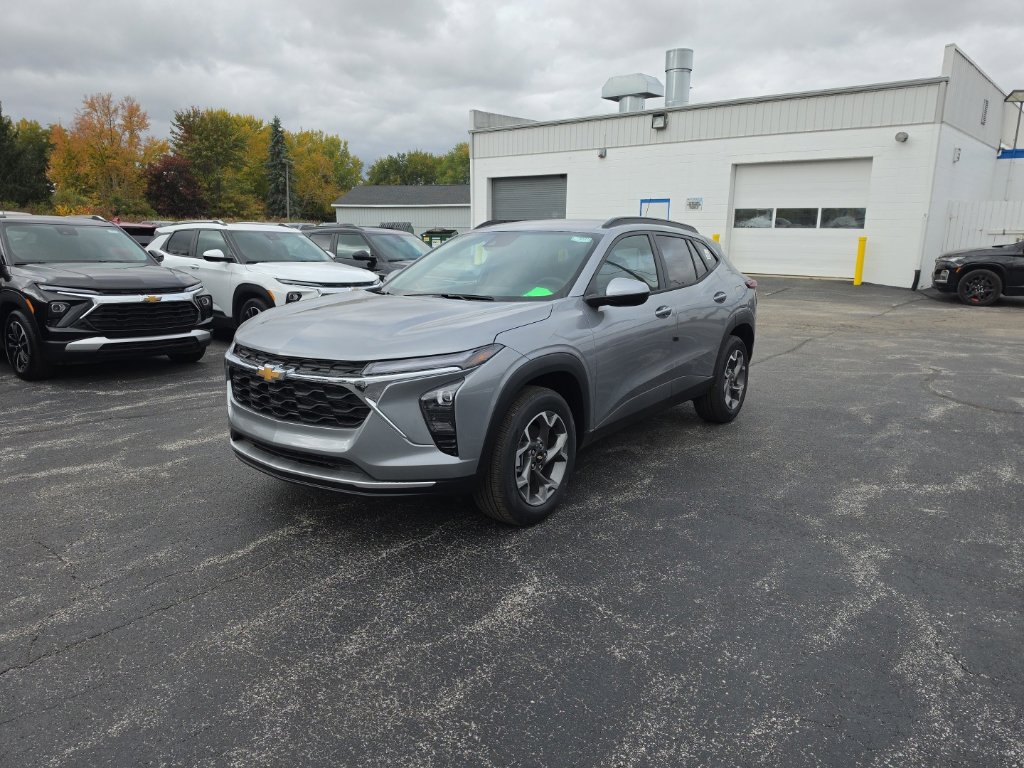 New 2026 Chevrolet Trax LT w/ Driver Confidence Package FWD image 3